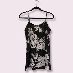 🌟SALE 2/$10.00‼️ VIOLET & CLAIRE Women’s Floral Spaghetti strap Blouse size S